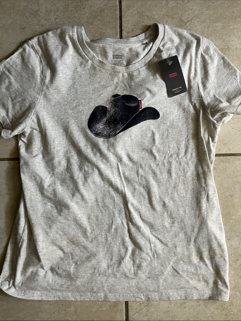Levi's Cream T‑Shirt with Black Cowboy Hat Graphic
